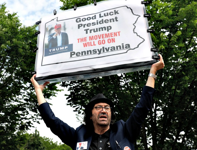 Vincent Fusca of Pittsburgh demonstrates outside the White House to show support for President Donald Trump on June 3. Vincent Fusca of Pittsburgh demonstrates outside the White House to show support for President Donald Trump on June 3.