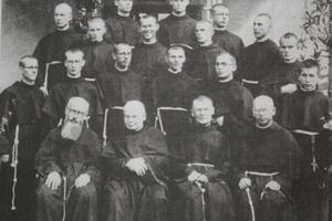 Above, Franciscan Father Lucjan Krolikowski can be seen in a 1939 photograph with other seminarians posing with St. Maximilian Kolbe — Father Lucjan is the one with the big smile. Below, Father Lucjan smiles for the Register from his Connecticut residence. Above, Franciscan Father Lucjan Krolikowski can be seen in a 1939 photograph with other seminarians posing with St. Maximilian Kolbe — Father Lucjan is the one with the big smile. Below, Father Lucjan smiles for the Register from his Connecticut residence.