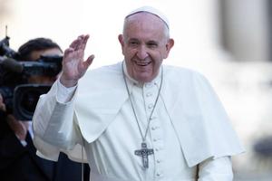 Pope Francis greets pilgrims in St. Peter’s Square Nov. 6. Pope Francis greets pilgrims in St. Peter’s Square Nov. 6.