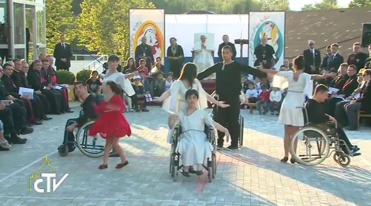 Youth perform special presentation for Pope Francis Oct. 1 Youth perform special presentation for Pope Francis Oct. 1