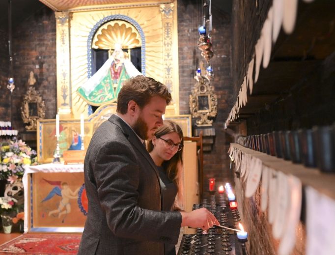 Anglican (above), Methodist and Orthodox shrines host pilgrims who come to pray at Walsingham, in addition to the Catholic shrine. Anglican (above), Methodist and Orthodox shrines host pilgrims who come to pray at Walsingham, in addition to the Catholic shrine.