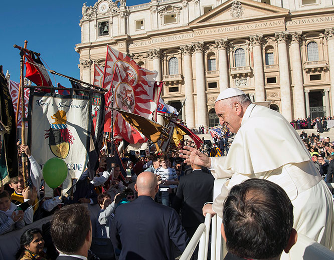 Pope Francis greets pilgrims at his Sept. 20 Wednesday general audience in St. Peter’s Square. Pope Francis greets pilgrims at his Sept. 20 Wednesday general audience in St. Peter’s Square.