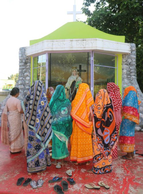 Wives of seven Christians, who were controversially convicted for the 2008 murder of Hindu leader Swami Lakshmanananda Saraswati, pray Aug. 11 at Carmel convent in Balliguda, India.
Wives of seven Christians, who were controversially convicted for the 2008 murder of Hindu leader Swami Lakshmanananda Saraswati, pray Aug. 11 at Carmel convent in Balliguda, India.
