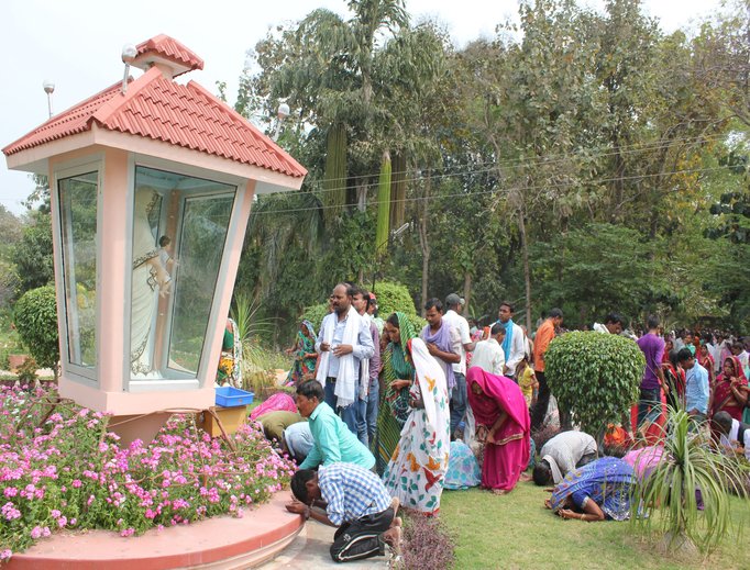 Above, Hindu devotees praying at the Varanasi Matri Dham Ashram Catholic center in March 2015. Below, Catholic bishops lead a candlelight protest, in February 2015 in Bangalore, following a series of attacks on churches. Above, Hindu devotees praying at the Varanasi Matri Dham Ashram Catholic center in March 2015. Below, Catholic bishops lead a candlelight protest, in February 2015 in Bangalore, following a series of attacks on churches.