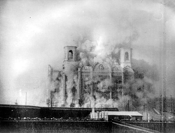 Communists destroy Moscow’s Church of Christ the Saviour in 1931 Communists destroy Moscow’s Church of Christ the Saviour in 1931