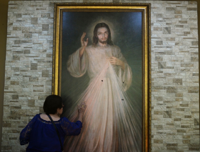 Faithful pray July 20 before a Divine Mercy image that was struck by bullets during an attack by government forces at the Divina Misericordia Church in Managua. July 14 students of the Autonomous University of Nicaragua took refuge in the church during protests and were attacked by police and armed civilians; the confrontation left two dead and several wounded. Faithful pray July 20 before a Divine Mercy image that was struck by bullets during an attack by government forces at the Divina Misericordia Church in Managua. July 14 students of the Autonomous University of Nicaragua took refuge in the church during protests and were attacked by police and armed civilians; the confrontation left two dead and several wounded.