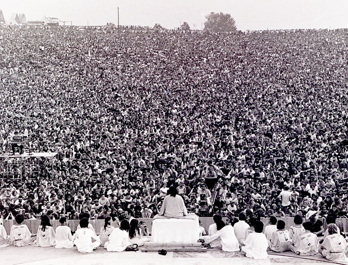 “Woodstock Guru” Swami Satchidananda delivers a speech and leads the crowd in a chant to open the Woodstock Festival, Aug. 15, 1969.
“Woodstock Guru” Swami Satchidananda delivers a speech and leads the crowd in a chant to open the Woodstock Festival, Aug. 15, 1969.