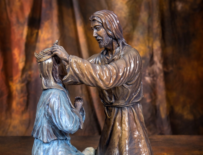 Above, the Coronation in bronze. Below, Mother Teresa statue greets the faithful at St. Patrick’s in New York; the sculptor and his wife, Judy, with the statue. Below, more Rosary casts, of the Nativity and Last Supper.
Above, the Coronation in bronze. Below, Mother Teresa statue greets the faithful at St. Patrick’s in New York; the sculptor and his wife, Judy, with the statue. Below, more Rosary casts, of the Nativity and Last Supper.