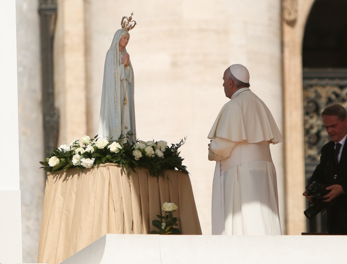 Pope Francis with Our Lady of Fátima statue at his May 13, 2015, general audience. Pope Francis with Our Lady of Fátima statue at his May 13, 2015, general audience.