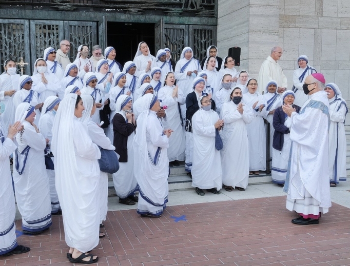 Archbishop Salvatore Cordileone surrounded by the Missionaries of Charity in San Francisco on August 22, 2020. Archbishop Salvatore Cordileone surrounded by the Missionaries of Charity in San Francisco on August 22, 2020.