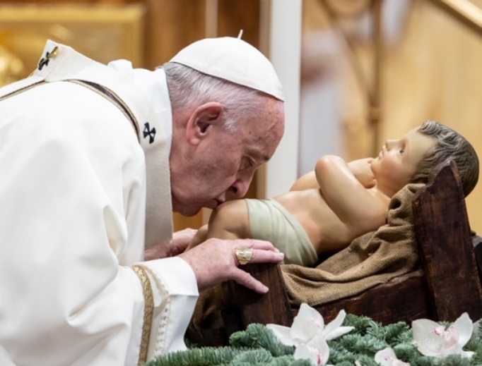 Pope Francis kisses the feet of the infant Jesus, January 2, 2020. Pope Francis kisses the feet of the infant Jesus, January 2, 2020.