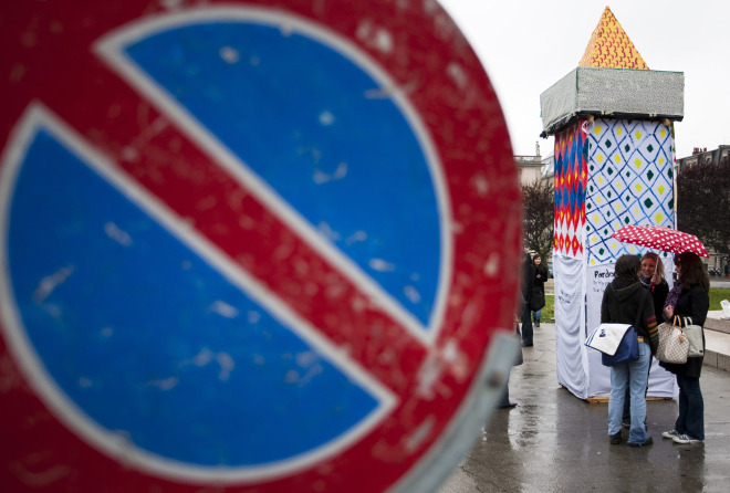‘ALARMING MISTAKE.’ People talk in front of a symbolic minaret in Geneva to protest the results of a Nov. 29 vote. The bishops of Switzerland said the country’s ban on the construction of minarets (Muslim prayer towers) represents an obstacle to interreligious harmony. ‘ALARMING MISTAKE.’ People talk in front of a symbolic minaret in Geneva to protest the results of a Nov. 29 vote. The bishops of Switzerland said the country’s ban on the construction of minarets (Muslim prayer towers) represents an obstacle to interreligious harmony.