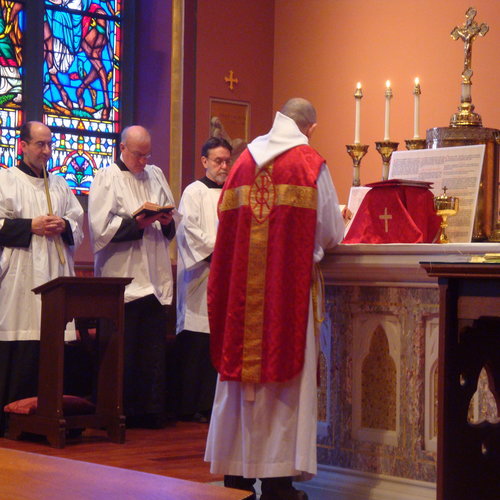 Mass celebrated on Palm Sunday in the chapel of Cathedral of the Holy Cross in Boston.
Mass celebrated on Palm Sunday in the chapel of Cathedral of the Holy Cross in Boston.