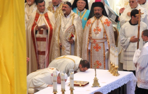 Pope Francis kisses the altar during Mass in Bethlehem’s Manger Square on May 25. Pope Francis kisses the altar during Mass in Bethlehem’s Manger Square on May 25.