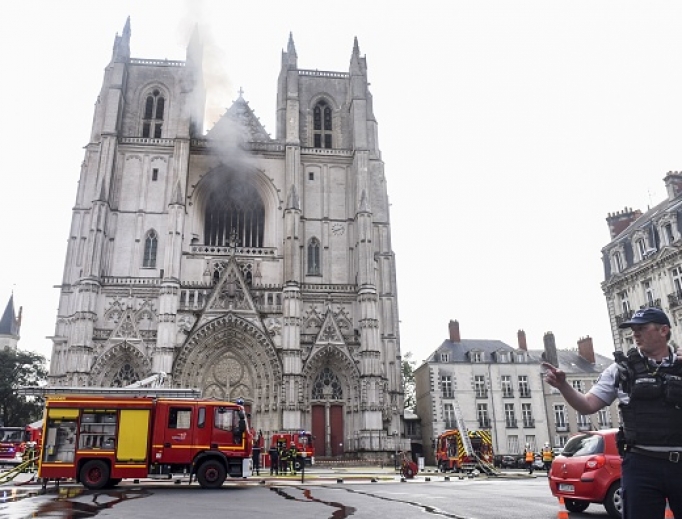 Firefighters are at work to put out a fire at the Saint-Pierre-et-Saint-Paul cathedral in Nantes, western France, on July 18, 2020. Firefighters are at work to put out a fire at the Saint-Pierre-et-Saint-Paul cathedral in Nantes, western France, on July 18, 2020.