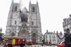 Firefighters are at work to put out a fire at the Saint-Pierre-et-Saint-Paul cathedral in Nantes, western France, on July 18, 2020. Firefighters are at work to put out a fire at the Saint-Pierre-et-Saint-Paul cathedral in Nantes, western France, on July 18, 2020.