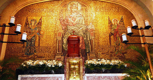 The Altar of Repose in Manila Cathedral, Holy Thursday 2014 The Altar of Repose in Manila Cathedral, Holy Thursday 2014