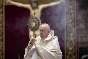 Eucharistic adoration following the pope's Corpus Christi Mass June 14, 2020. 