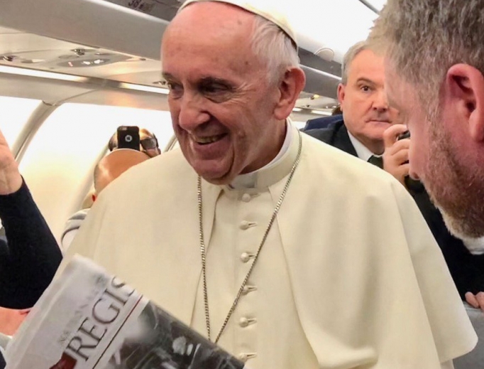 On the papal plane to Yangon Nov. 27, 2017, Edward Pentin presents the Holy Father with a copy of the Register’s 90th anniversary special edition. On the papal plane to Yangon Nov. 27, 2017, Edward Pentin presents the Holy Father with a copy of the Register’s 90th anniversary special edition.