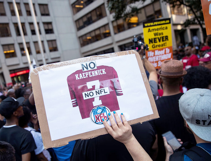 Activists rally in support of NFL quarterback Colin Kaepernick outside NFL offices on Park Avenue, August 23, 2017 in New York City.
Activists rally in support of NFL quarterback Colin Kaepernick outside NFL offices on Park Avenue, August 23, 2017 in New York City.