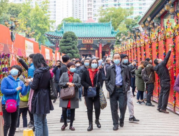 People wear masks prevent the coronavirus at Wong Tai Sin Temple in Hong Kong, January 28, 2020. People wear masks prevent the coronavirus at Wong Tai Sin Temple in Hong Kong, January 28, 2020.