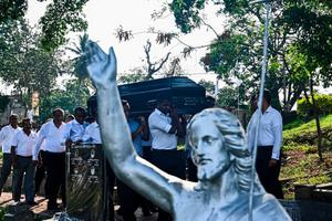 Relatives carry the coffin of a bomb blast victim during a burial ceremony at a cemetery in Colombo on April 24, three days after a series of suicide attacks targeting churches and luxury hotels in Sri Lanka that killed more than 350 people, despite prior intelligence warnings. Relatives carry the coffin of a bomb blast victim during a burial ceremony at a cemetery in Colombo on April 24, three days after a series of suicide attacks targeting churches and luxury hotels in Sri Lanka that killed more than 350 people, despite prior intelligence warnings.