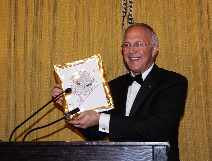 The Human Life Foundation honored Carl Anderson, supreme knight of the Knights of Columbus, with the foundation’s ‘Great Defender of Life Award’ Oct. 27. The Human Life Foundation honored Carl Anderson, supreme knight of the Knights of Columbus, with the foundation’s ‘Great Defender of Life Award’ Oct. 27.