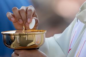 A priest distributes Communion on Divine Mercy Sunday in St. Peter's Square on April 8, 2018.
A priest distributes Communion on Divine Mercy Sunday in St. Peter's Square on April 8, 2018.