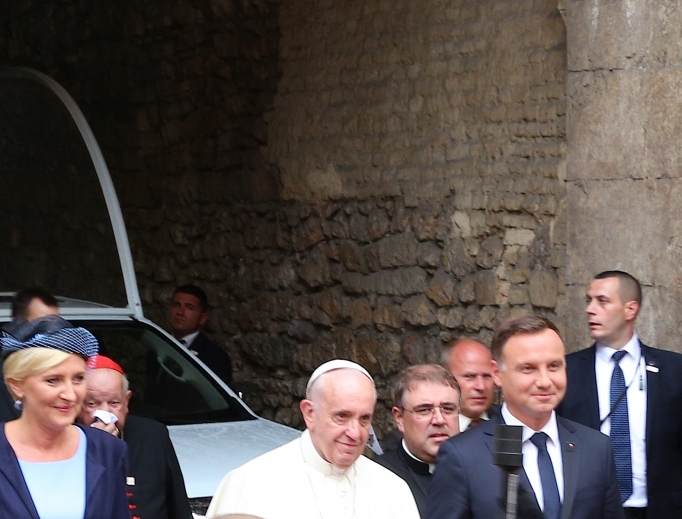 Polish President Andrzej Duda, shown standing next to Pope Francis at Wawel Royal Castle in Krakow on July 27, 2016, was reelected July 16.
Polish President Andrzej Duda, shown standing next to Pope Francis at Wawel Royal Castle in Krakow on July 27, 2016, was reelected July 16.