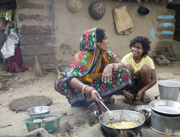 Above, Priyanka Baliar Singh, 12, with her mother, Megharani (Megha) Baliar Singh, as she cooks outdoors. Below, Priyanka plays with her cousin outside of her home. CRS helps parents keep their families together.
Above, Priyanka Baliar Singh, 12, with her mother, Megharani (Megha) Baliar Singh, as she cooks outdoors. Below, Priyanka plays with her cousin outside of her home. CRS helps parents keep their families together.