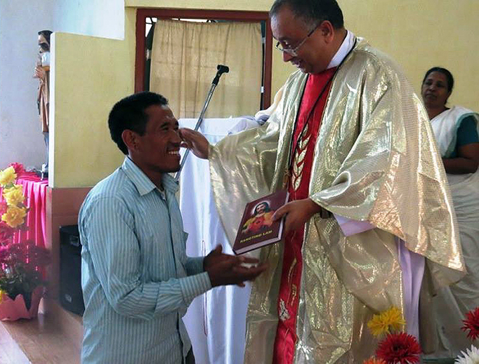 Bishop Pallipparambil presents the New Testament in Wancho to a parishioner at the Chrism Mass, March 26, 2015.
Bishop Pallipparambil presents the New Testament in Wancho to a parishioner at the Chrism Mass, March 26, 2015.