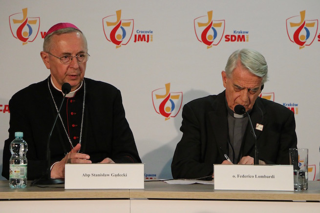 Archbishop Stanislaw Gadecki and Vatican spokesman Father Federico Lombardi speak to reporters in Krakow, July 27, 2016. Archbishop Stanislaw Gadecki and Vatican spokesman Father Federico Lombardi speak to reporters in Krakow, July 27, 2016.