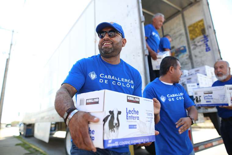Members of the Knights of Columbus help to deliver supplies to the Casa del Migrante in Ciudad Juarez, Mexico. Members of the Knights of Columbus help to deliver supplies to the Casa del Migrante in Ciudad Juarez, Mexico.