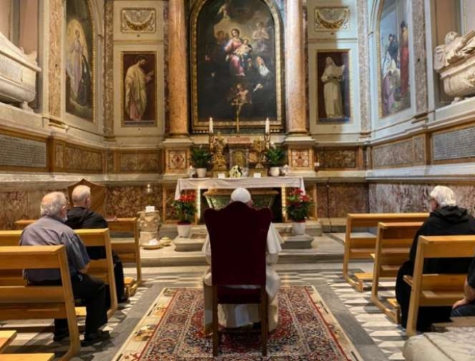 Pope Francis prays in the Basilica of St. Augustine in Campo Marzio, Rome, which contains relics of St. Monica. Pope Francis prays in the Basilica of St. Augustine in Campo Marzio, Rome, which contains relics of St. Monica.