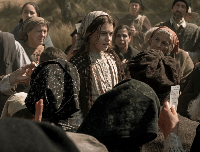 Stephanie Gil stars as 10-year-old seer Lúcia in Fátima. Stephanie Gil stars as 10-year-old seer Lúcia in Fátima.