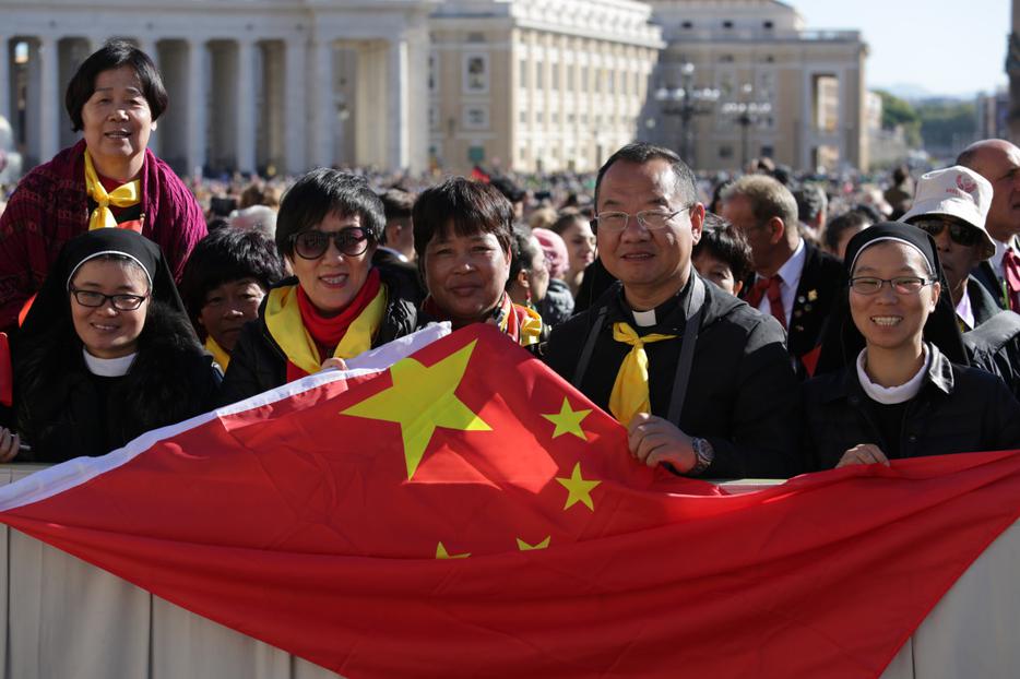 Pilgrims from China at the general audience in St. Peter's Square on October 12, 2016. Pilgrims from China at the general audience in St. Peter's Square on October 12, 2016.