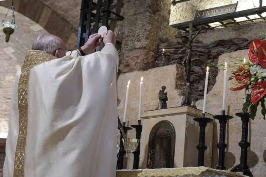Pope Francis celebrates Mass at the tomb of St. Francis Assisi on October 3, 2020. Pope Francis celebrates Mass at the tomb of St. Francis Assisi on October 3, 2020.