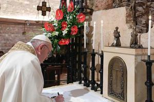 Pope Francis Signs Encyclical Fratelli Tutti at Tomb of St. Francis in Assisi Oct. 3, 2020 Pope Francis Signs Encyclical Fratelli Tutti at Tomb of St. Francis in Assisi Oct. 3, 2020