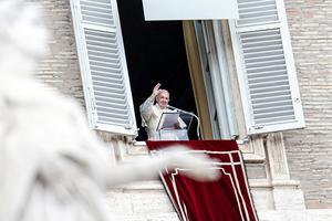 Pope Francis leads the Sunday Angelus in St. Peter’s Square on Oct. 4, the day of <em>Fratelli Tutti’s</em> release. Pope Francis leads the Sunday Angelus in St. Peter’s Square on Oct. 4, the day of <em>Fratelli Tutti’s</em> release.