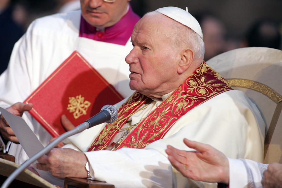 Pope John Paul II celebrates the Feast Day of the Immaculate Conception near the Spanish steps in Rome, on December 08, 2004. Pope John Paul II celebrates the Feast Day of the Immaculate Conception near the Spanish steps in Rome, on December 08, 2004.