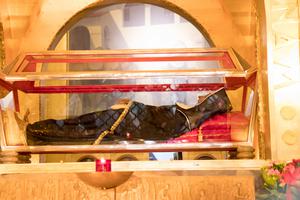 Saint Rita's tomb with her incorrupt body at the Basilica in Cascia. Saint Rita's tomb with her incorrupt body at the Basilica in Cascia.