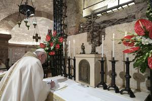 Pope Francis signs his new encyclical 'Fratelli tutti'after celebrating Mass at the tomb of St. Francis inside Assisi's Basilica of St. Francis, Oct. 3, 2020. Pope Francis signs his new encyclical 'Fratelli tutti'after celebrating Mass at the tomb of St. Francis inside Assisi's Basilica of St. Francis, Oct. 3, 2020.