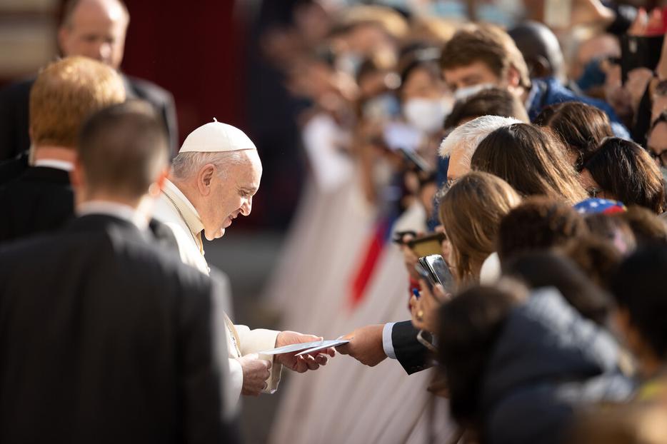 Pope Francis greeted pilgrims during the Wednesday general audience inside the San Damaso Courtyard of the Vatican's Apostolic Palace, Sept. 30, 2020. Pope Francis greeted pilgrims during the Wednesday general audience inside the San Damaso Courtyard of the Vatican's Apostolic Palace, Sept. 30, 2020.