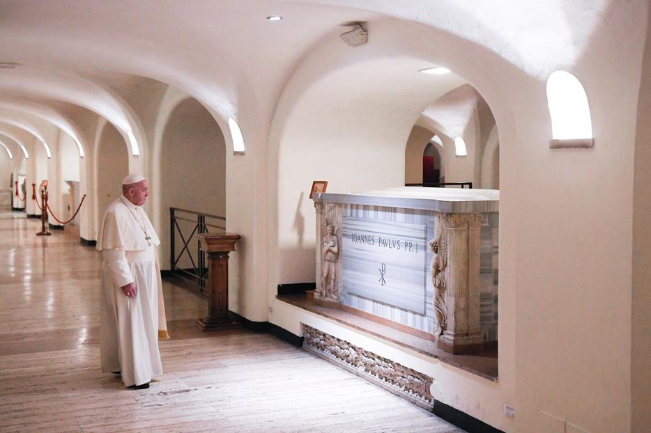 Pope Francis on All Souls&rsquo; Day: Christian Hope Gives Life Meaning