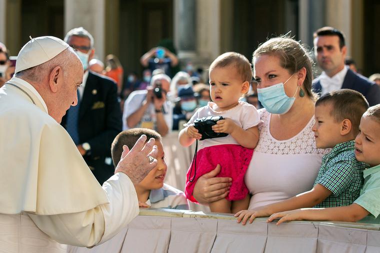 Pope Francis greets a family at his second public general audience since the coronavirus outbreak, in the San Damaso courtyard at the Vatican, Sept. 9, 2020. Pope Francis greets a family at his second public general audience since the coronavirus outbreak, in the San Damaso courtyard at the Vatican, Sept. 9, 2020.