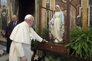 Pope Francis blessed a statue of the Immaculate Virgin Mary of the Miraculous Medal after the Wednesday general audience on Nov. 11, 2020. Pope Francis blessed a statue of the Immaculate Virgin Mary of the Miraculous Medal after the Wednesday general audience on Nov. 11, 2020.