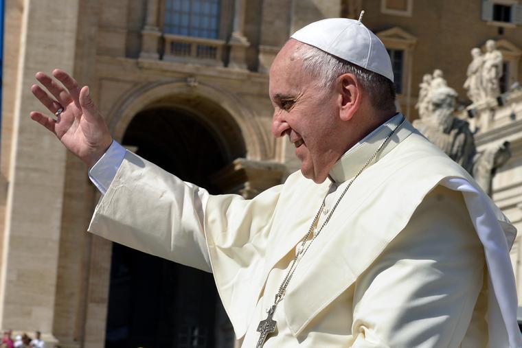 Pope Francis greets pilgrims in St. Peter’s Square Pope Francis greets pilgrims in St. Peter’s Square