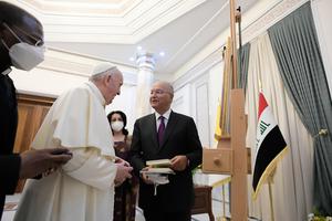 Pope Francis visits the President of the Republic in the private study of the Presidential Palace in Baghdad on March 5th, 2021. Pope Francis visits the President of the Republic in the private study of the Presidential Palace in Baghdad on March 5th, 2021.