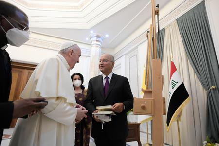 Pope Francis visits the President of the Republic in the private study of the Presidential Palace in Baghdad on March 5th, 2021.