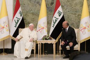 Pope Francis meets with the Authorities, Civil Society and the Diplomatic Corps in the hall of the Presidential Palace in Baghdad on March 5th, 2021. Pope Francis meets with the Authorities, Civil Society and the Diplomatic Corps in the hall of the Presidential Palace in Baghdad on March 5th, 2021.